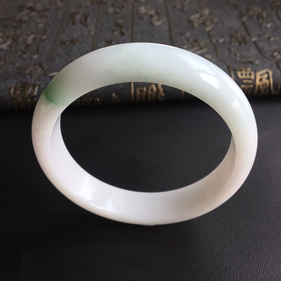 (超值推荐)糯冰种略飘翠手镯(58.6mm)