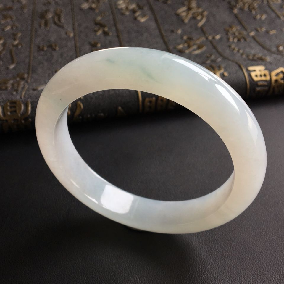 糯冰种略飘花手镯(56mm)