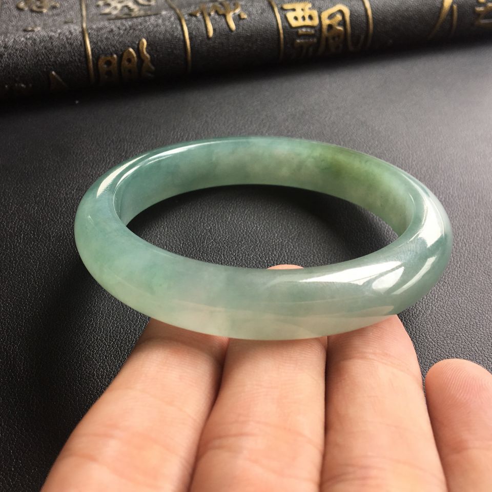 糯冰种晴水手镯(56.2mm)