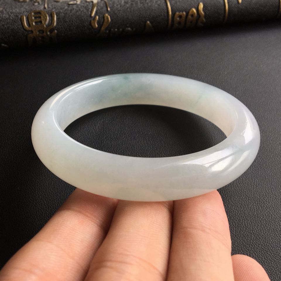 糯冰种略飘花手镯(56mm)