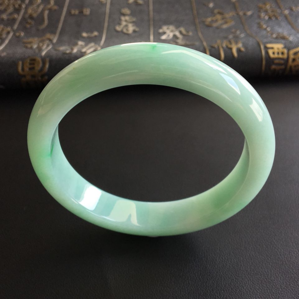 糯冰种略飘翠手镯(56.6mm)