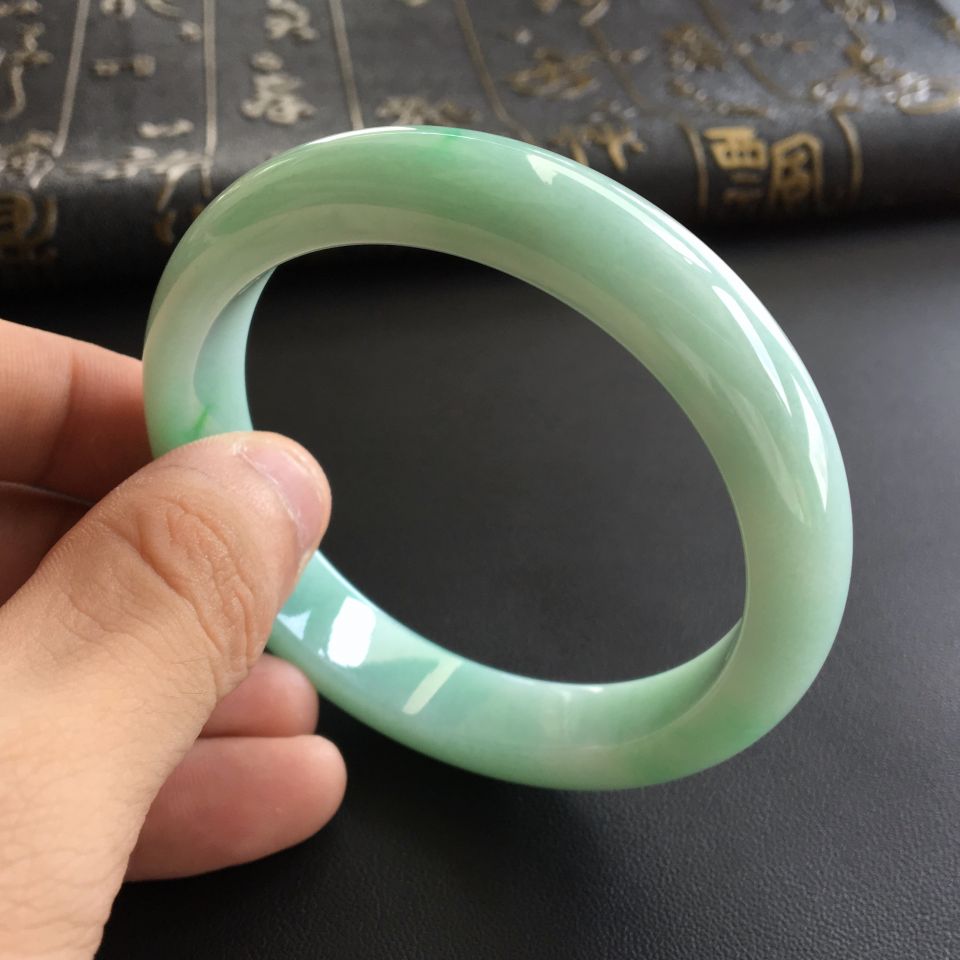 糯冰种略飘翠手镯(56.6mm)