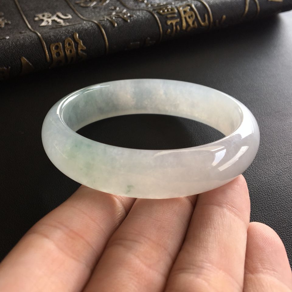 糯冰种飘花手镯(56mm)