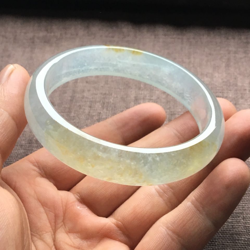 冰种淡晴水带褐黄翡手镯（57.6mm）