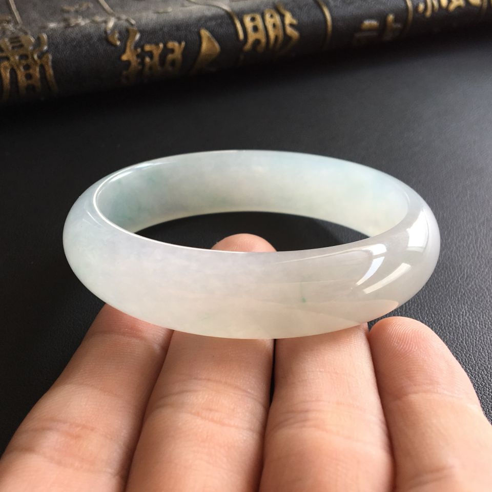 糯冰种晴水略飘绿花贵妃镯(55.4mm-49mm)