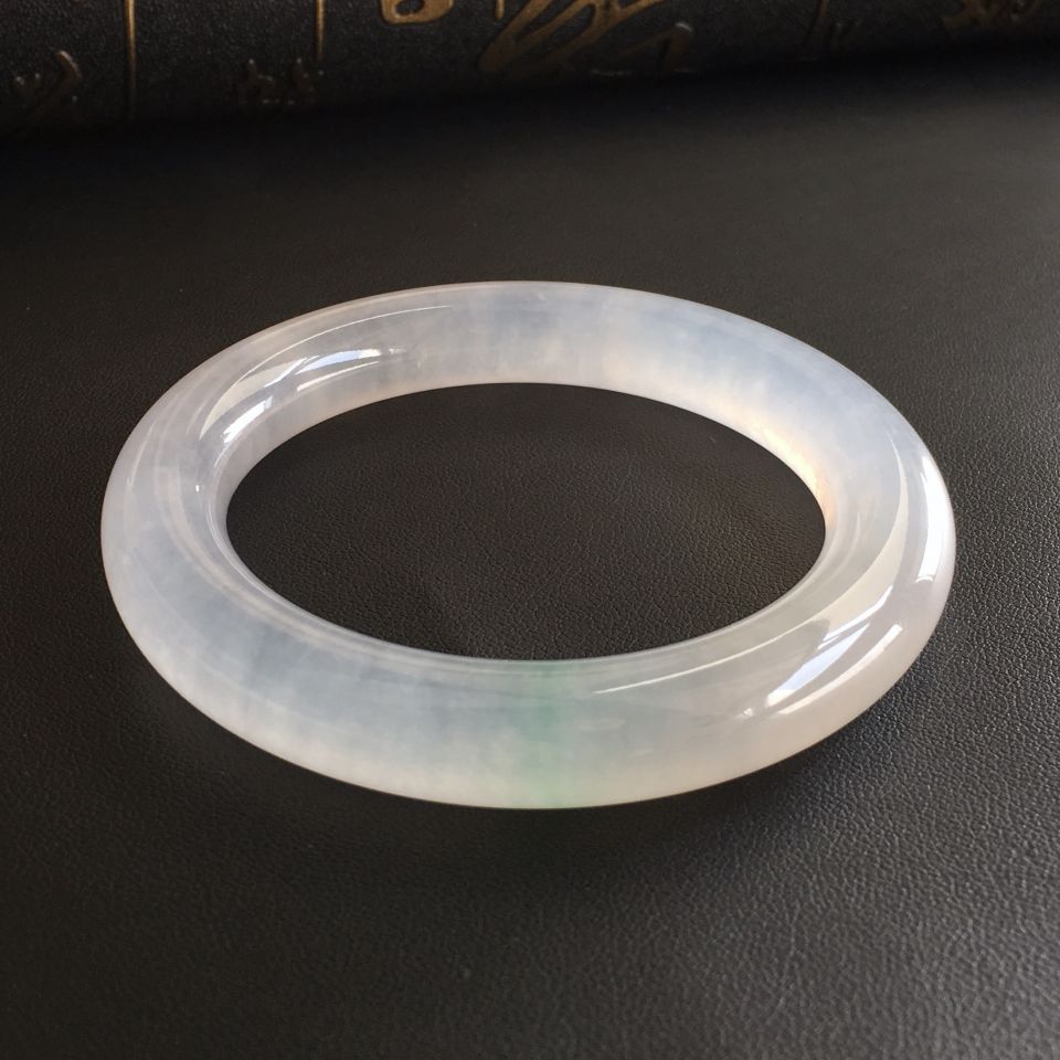 (超值推荐)冰种略飘绿花圆条手镯(56.5mm)