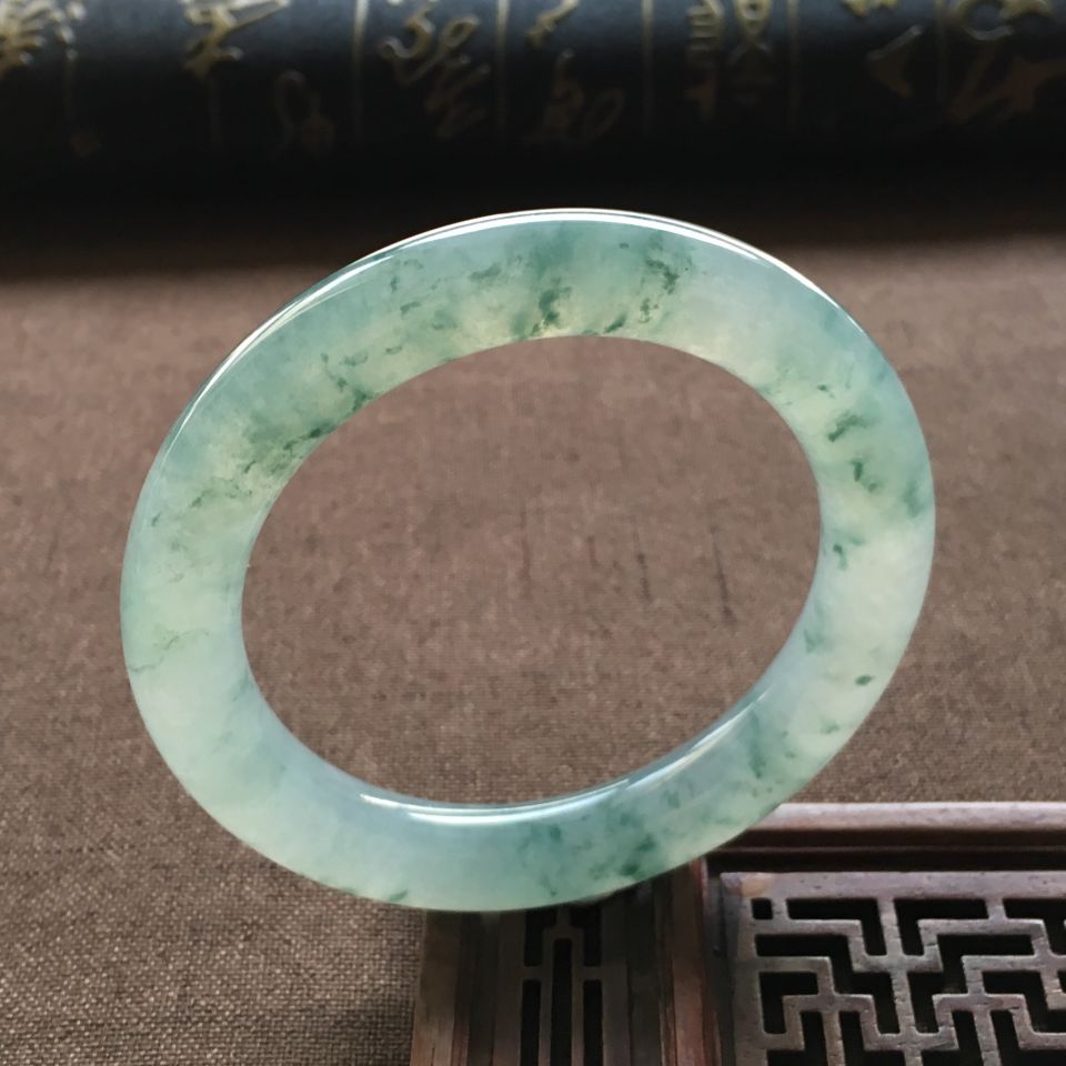 糯冰种飘花圆条手镯(56.5mm)