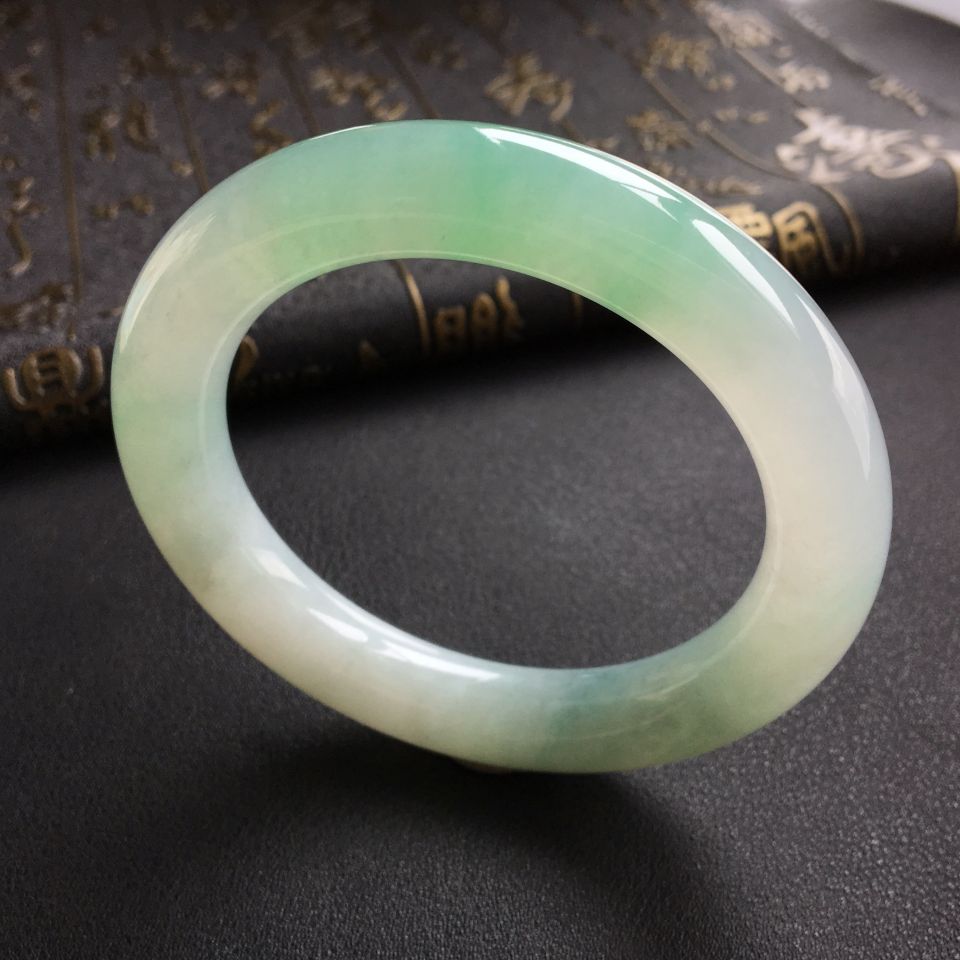 糯冰种晴水略飘花圆条手镯(56.7mm)