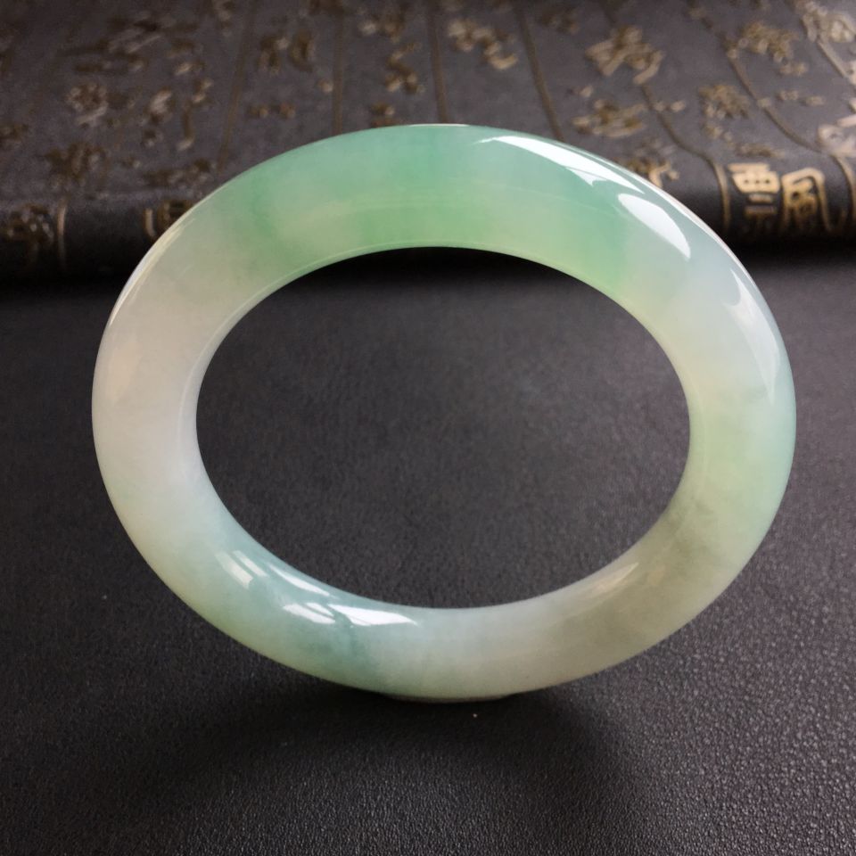 糯冰种晴水略飘花圆条手镯(56.7mm)