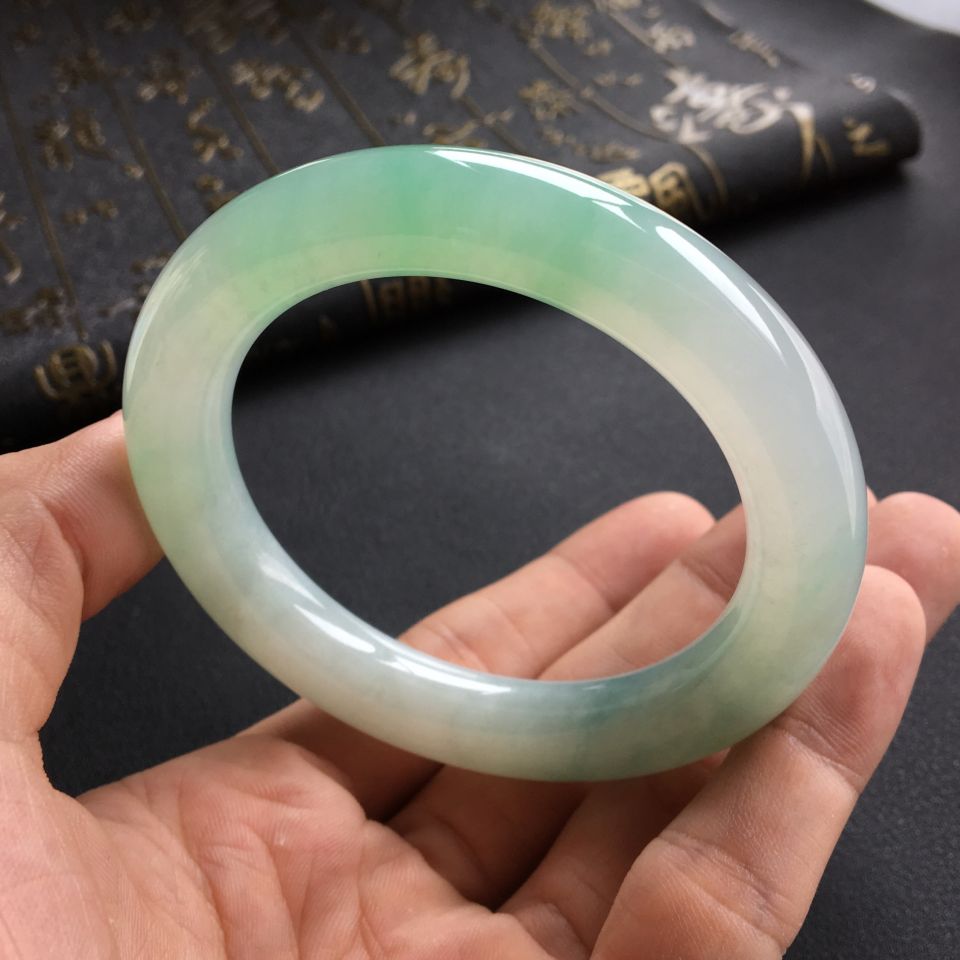 糯冰种晴水略飘花圆条手镯(56.7mm)