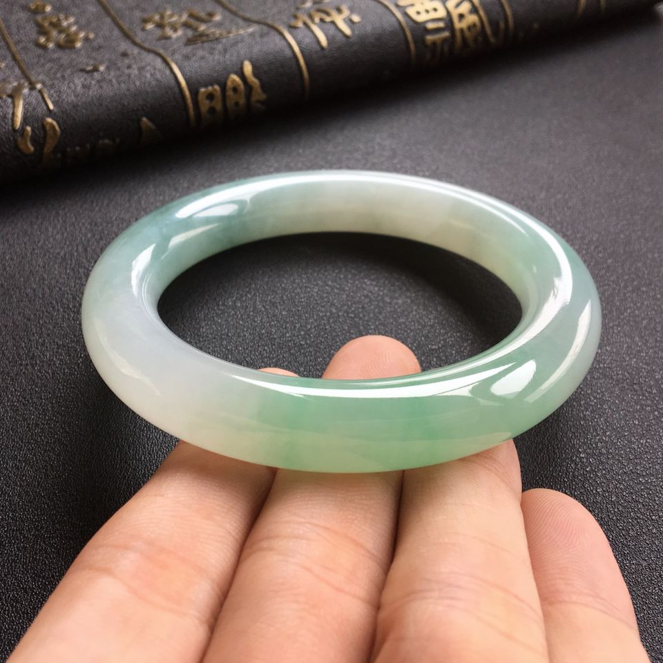 糯冰种晴水略飘花圆条手镯(56.7mm)