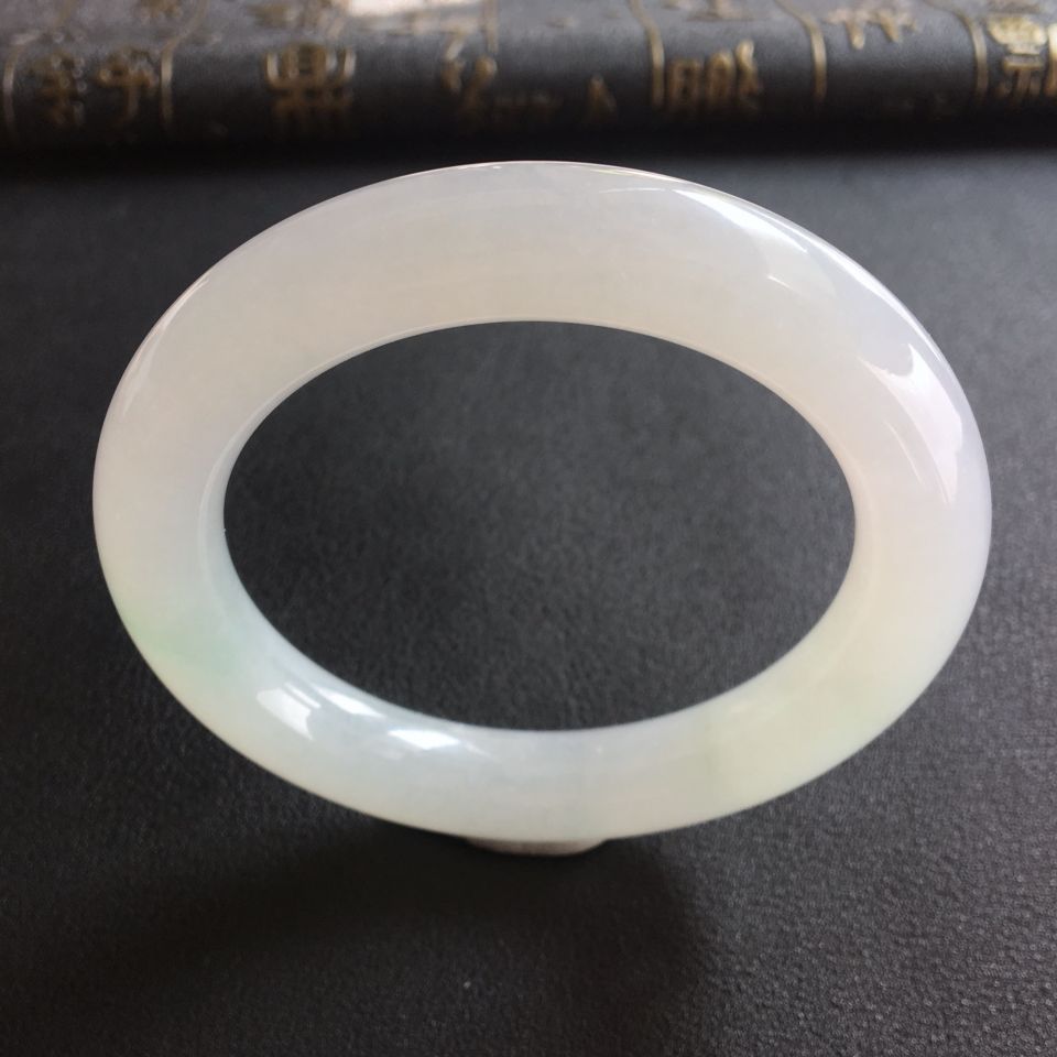 糯冰种略飘花圆条手镯(56.5mm)