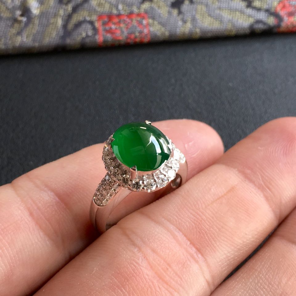 冰种阳绿镶白金钻石戒指