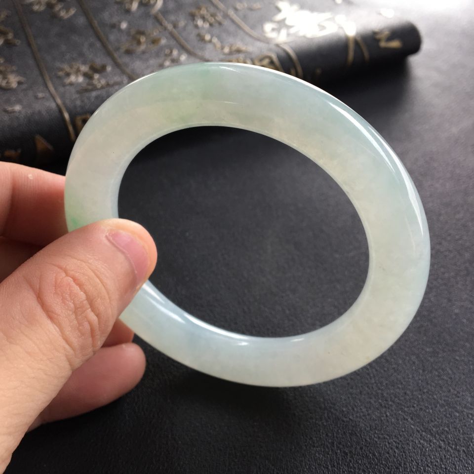 糯冰种晴水略飘翠圆条手镯(53mm)