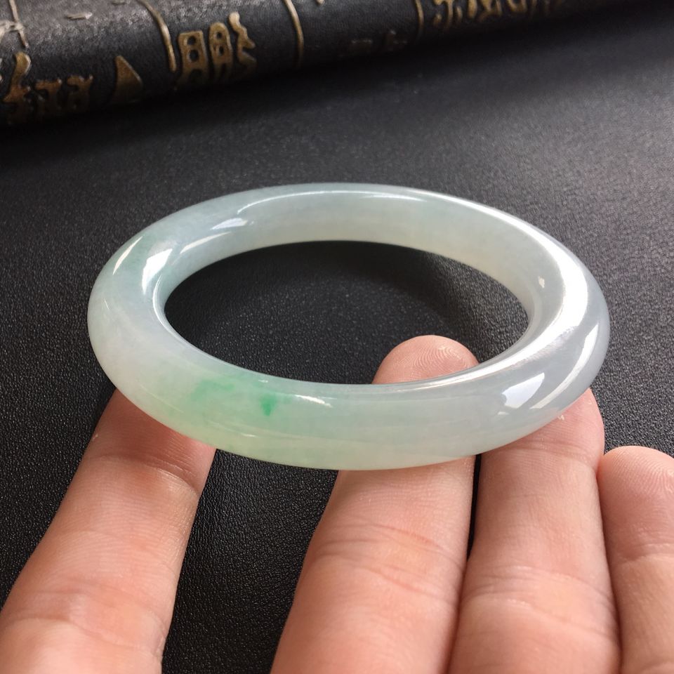 糯冰种晴水略飘翠圆条手镯(53mm)