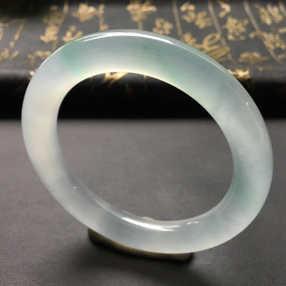 冰种略飘绿花圆条手镯(53.8mm)