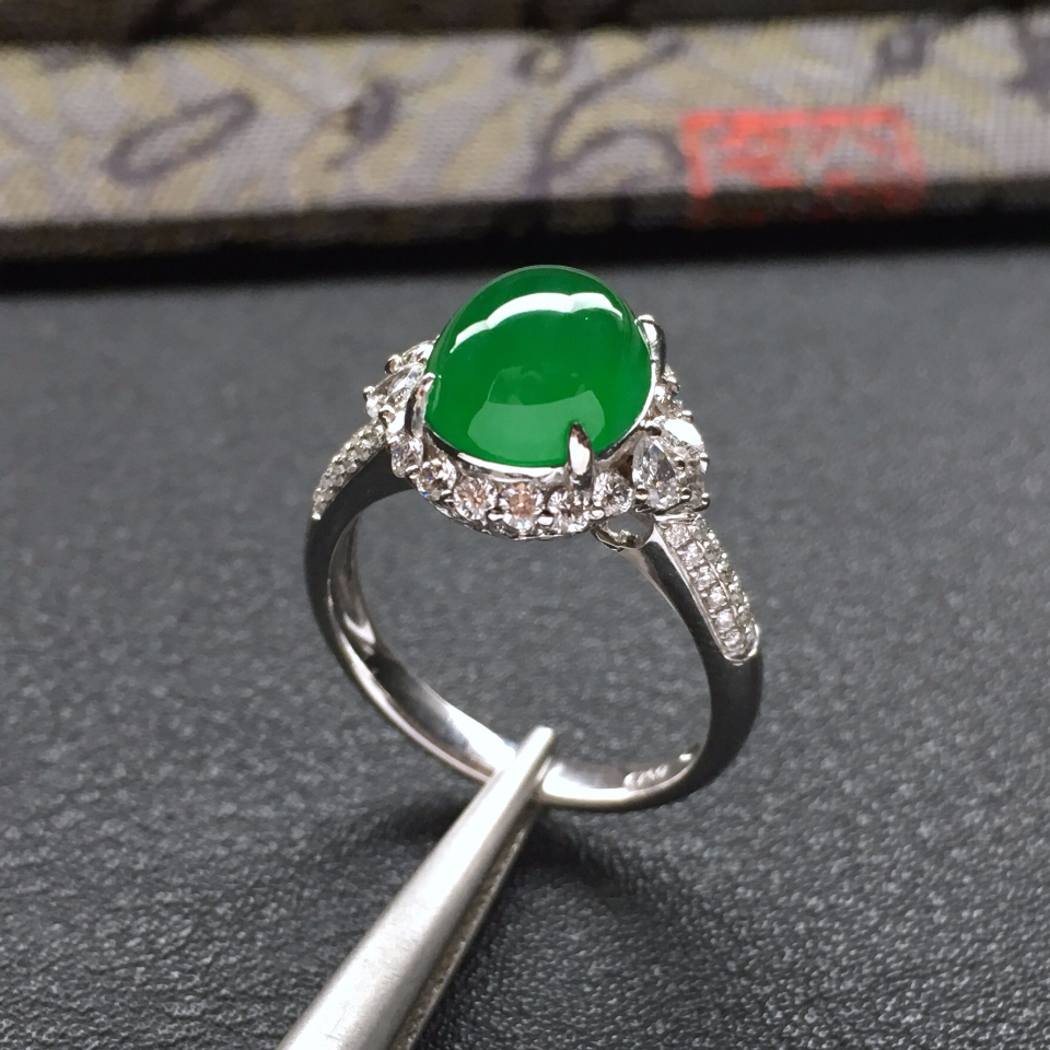 冰种阳绿镶白金钻石戒指