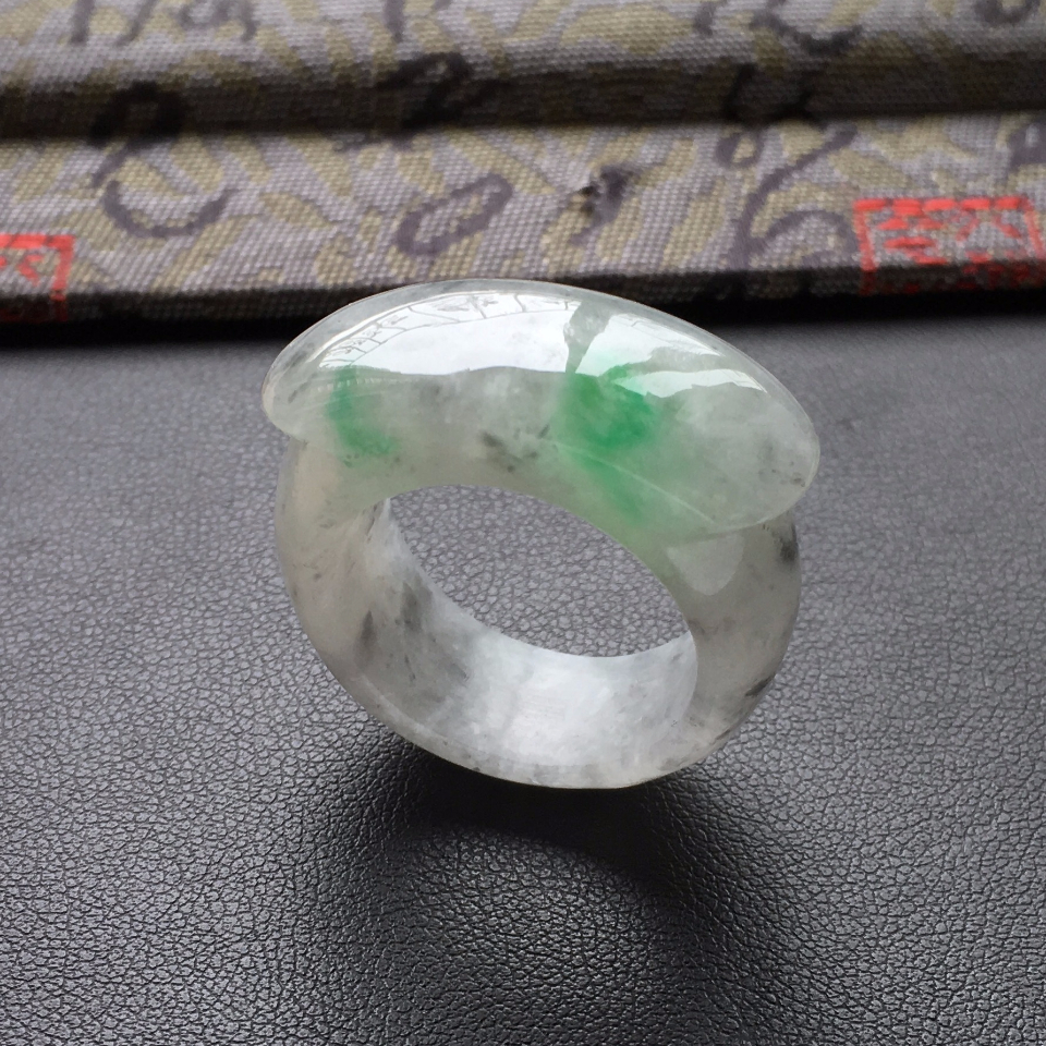 糯冰种墨色飘翠马鞍戒指