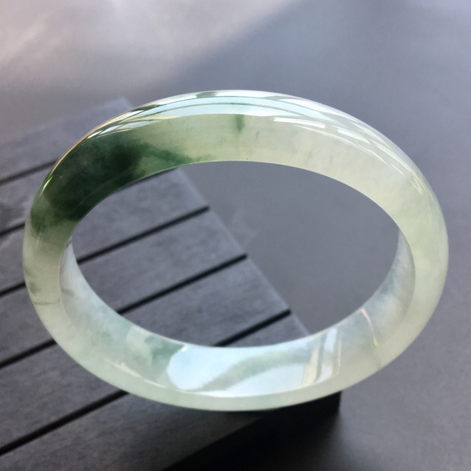 冰种飘花贵妃镯（55.2mm-48.4mm）
