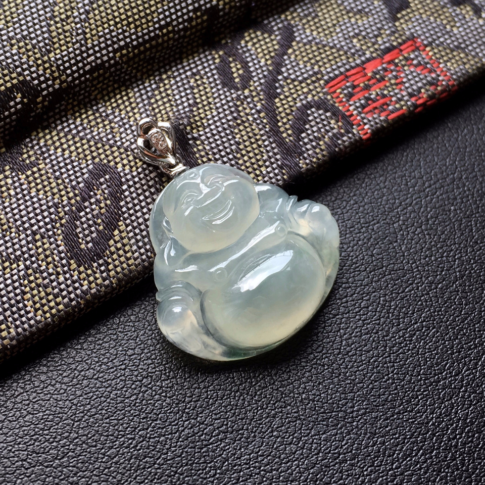 冰种淡晴水玉佛挂件(金扣)