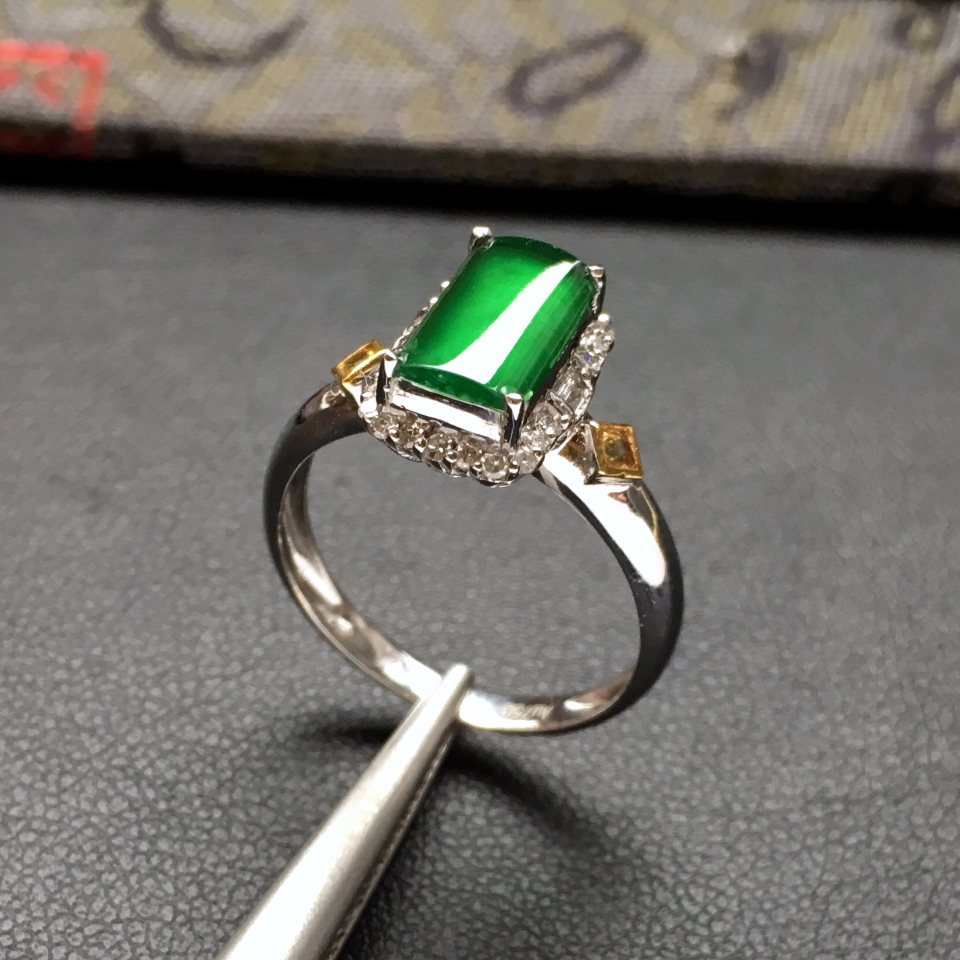 冰种深绿镶白金钻石方形戒指