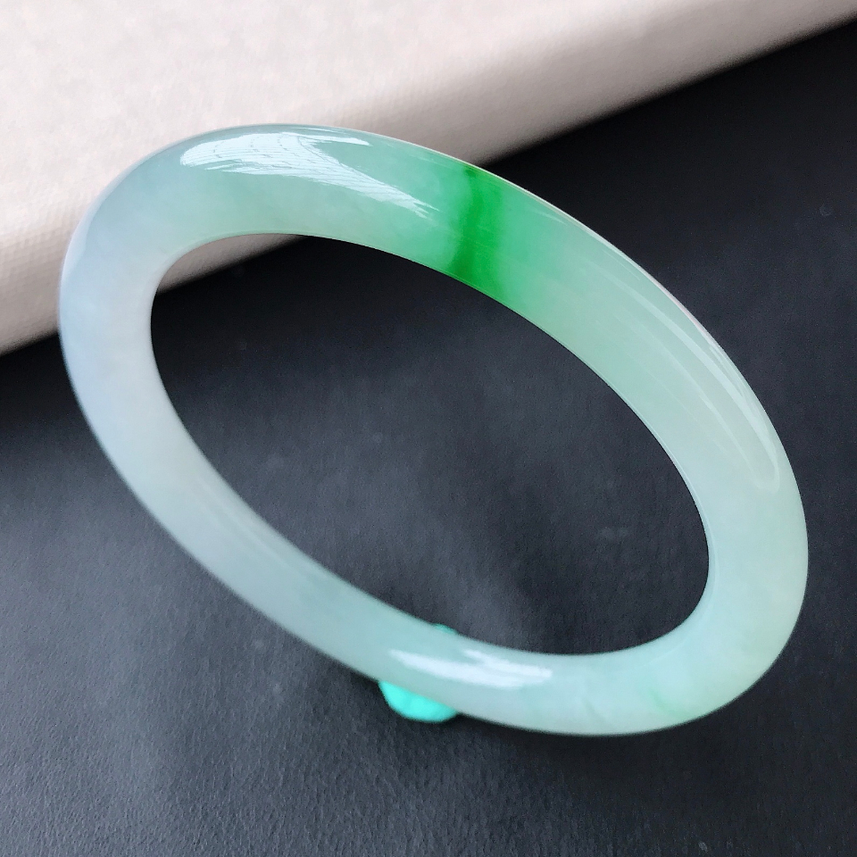 糯冰种飘阳绿圆条手镯（53.5mm）