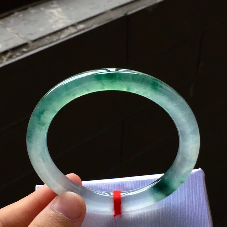 冰玻种飘翠圆条手镯(53.4mm）