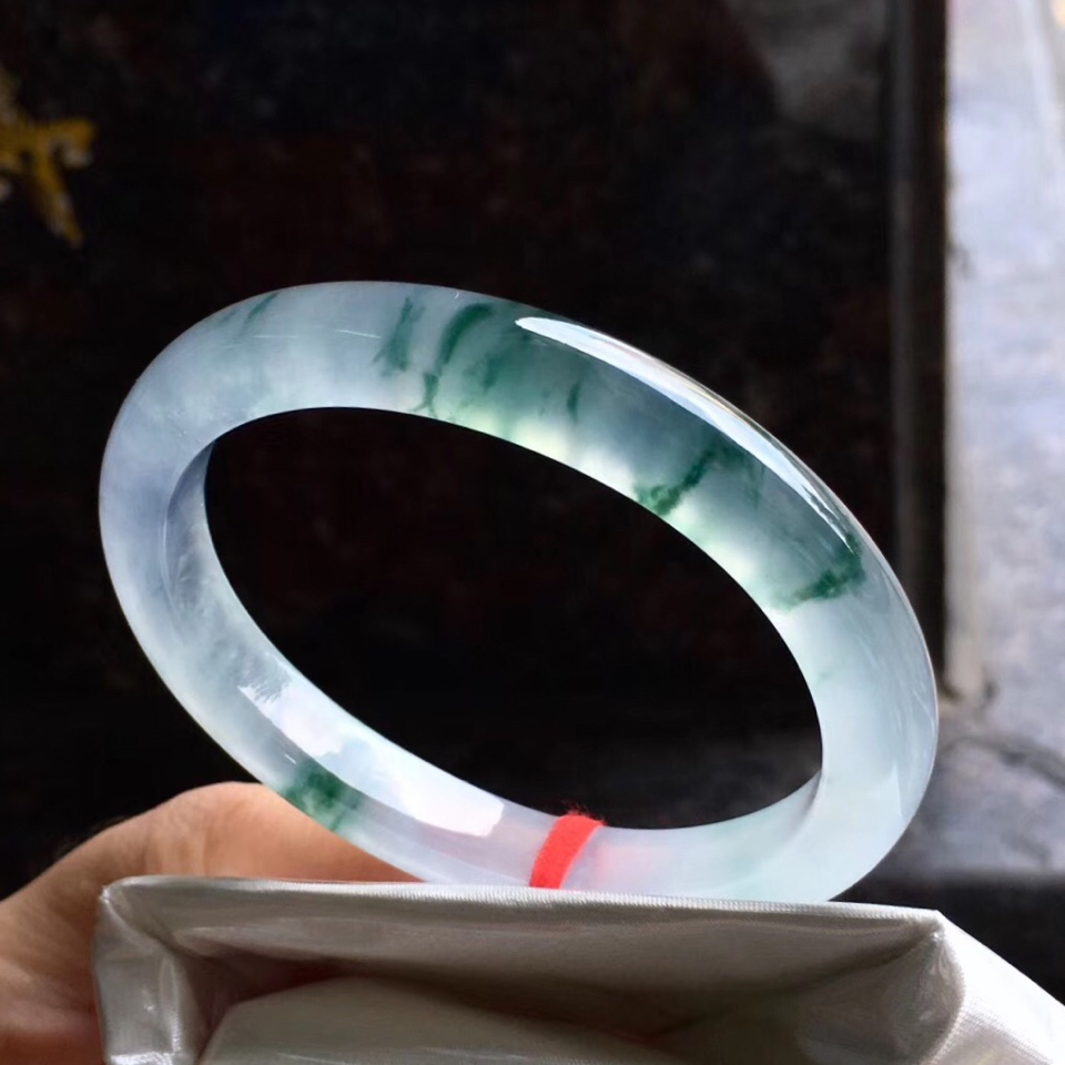 冰种飘花带紫罗兰贵妃手镯（53.3mm-45.2mm）