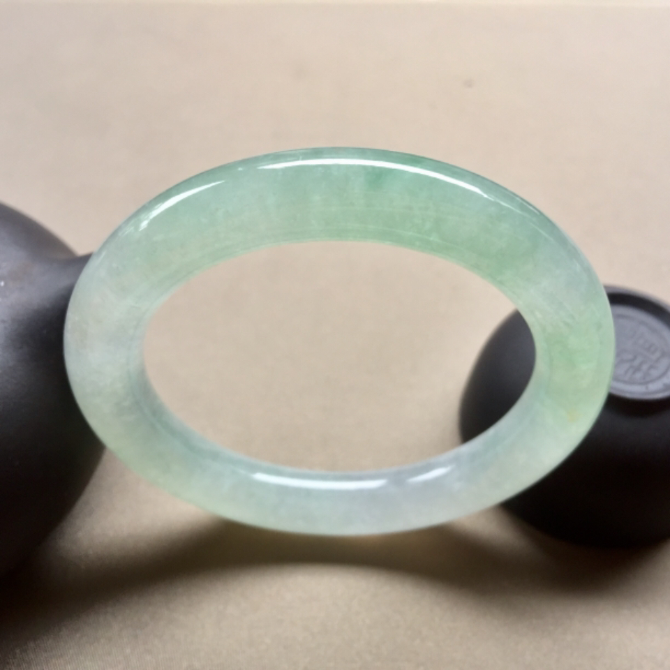 (超值推荐）冰种淡绿圆条福镯 56mm