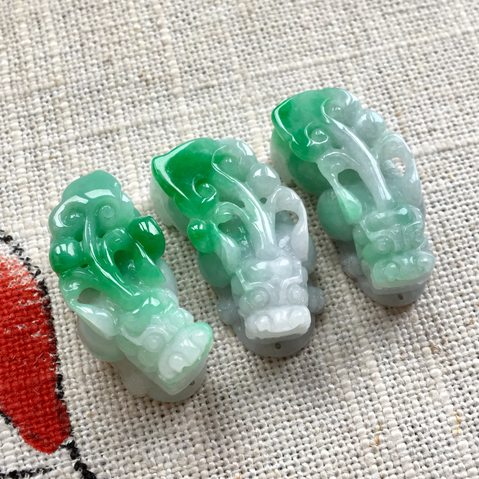  细糯种飘翠貔貅挂件一批走
