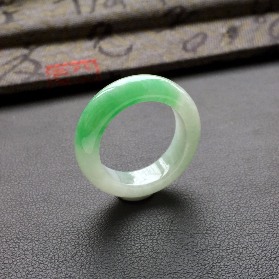 糯冰种飘翠指环