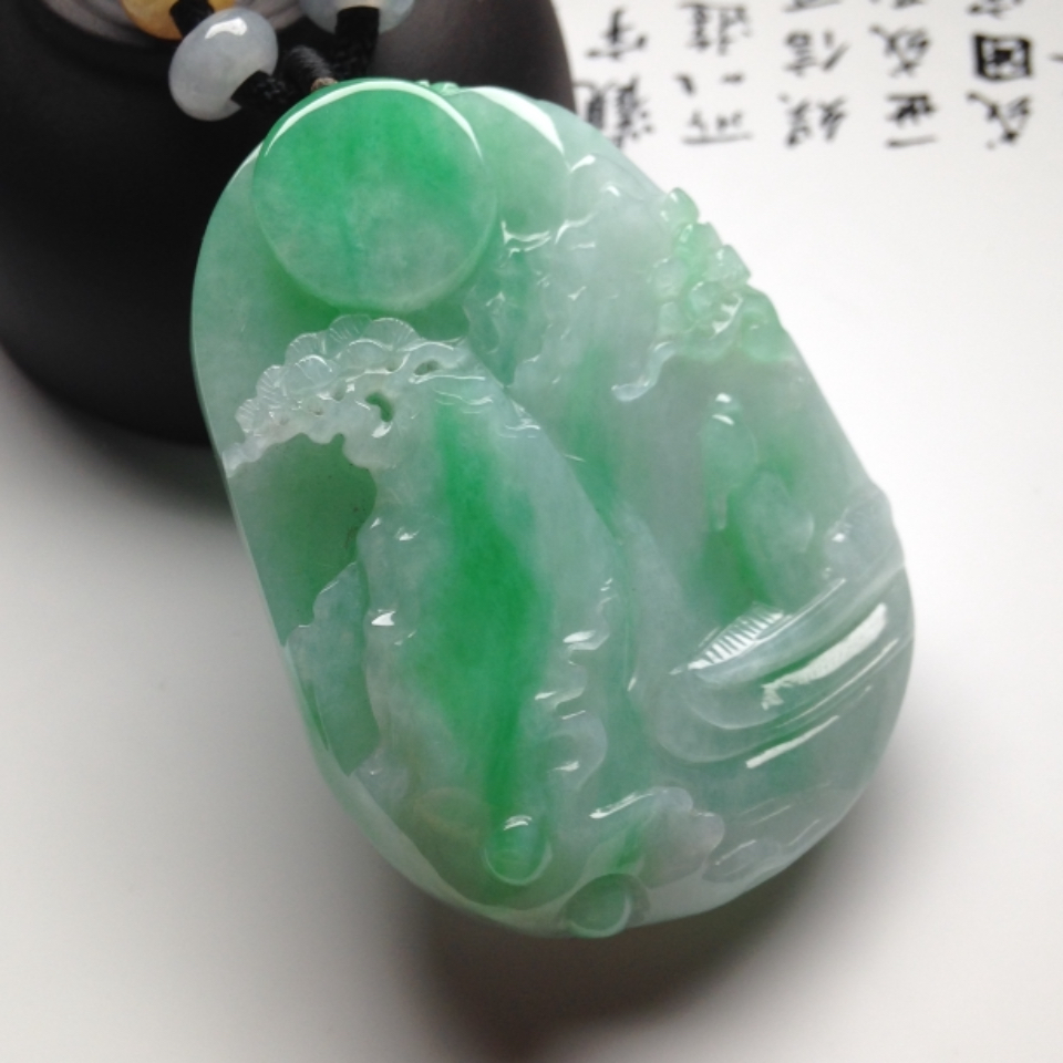 （超值推荐）糯冰种带翠山水牌挂件