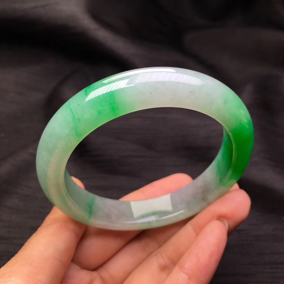 糯冰种飘翠手镯（55.8mm）