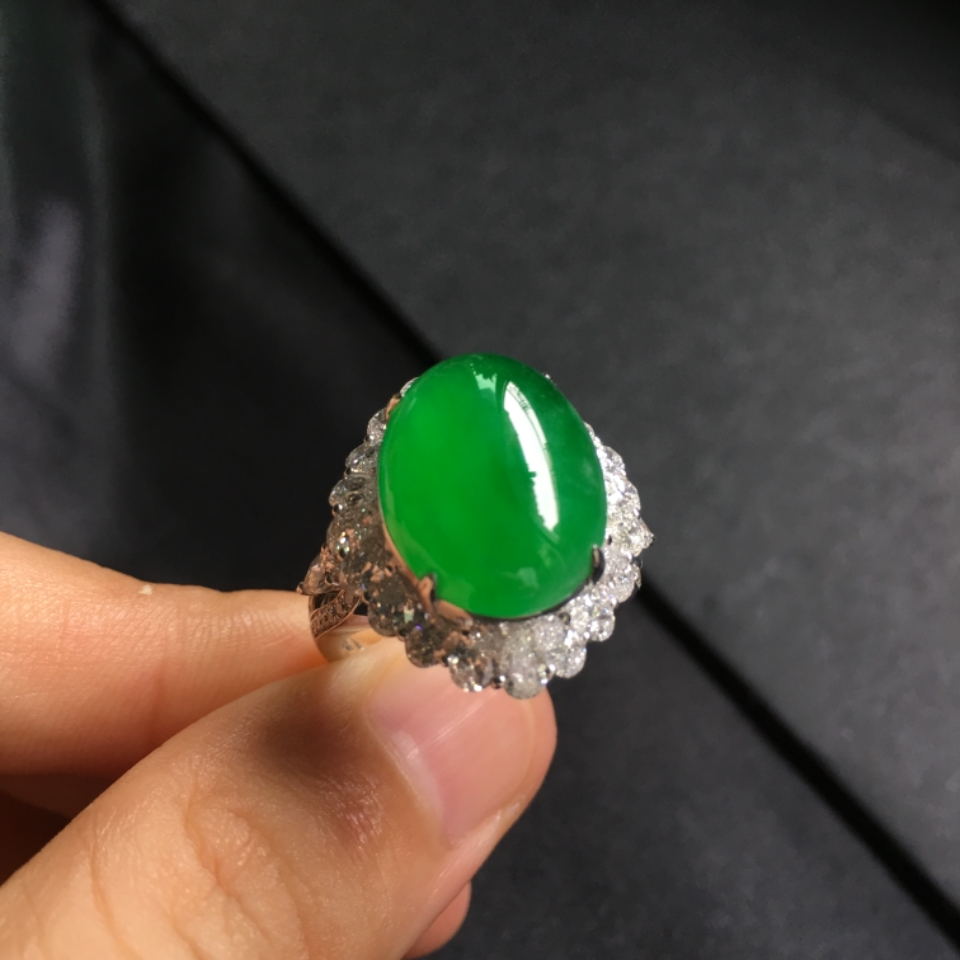（超值推荐）冰种18K金钻石镶嵌阳绿戒指