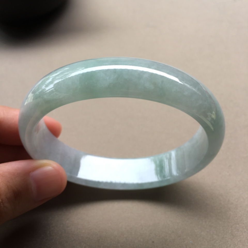 （超值推荐）糯冰种淡底色贵妃镯57.3mm
