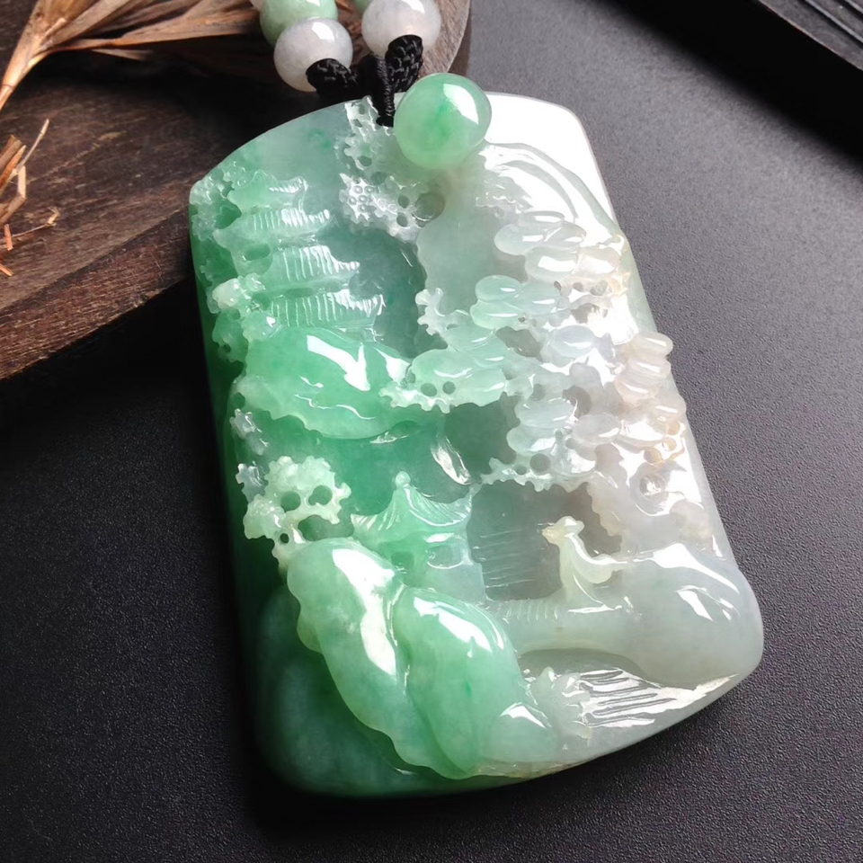 （超值推荐）糯冰种豆色山水牌挂件翡翠