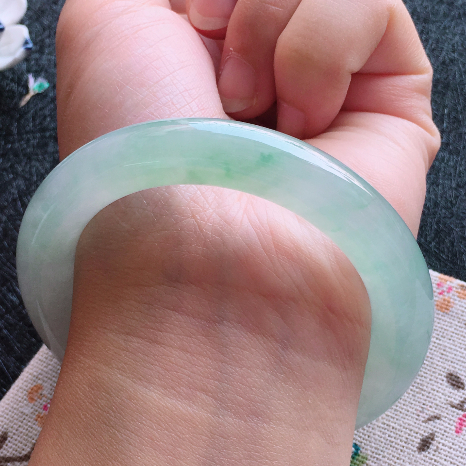 翡翠冰种晴水圆条手镯（57mm）