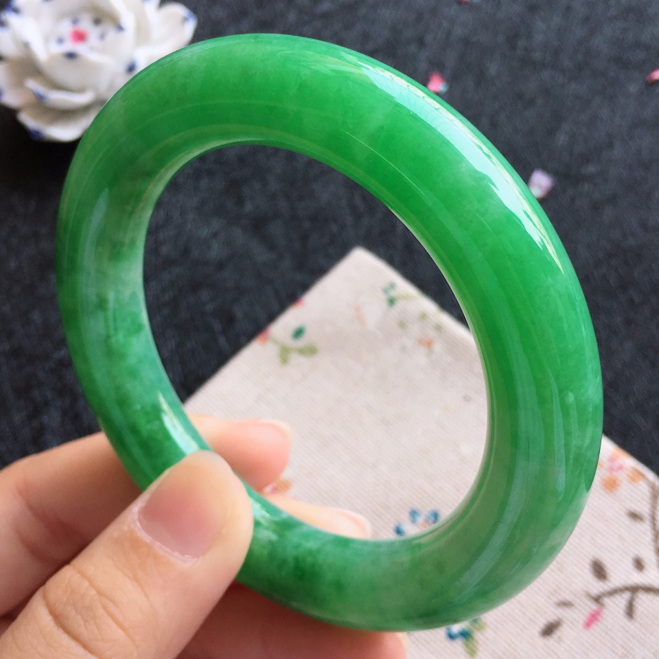 翡翠细糯种满绿圆条手镯（57.1mm）