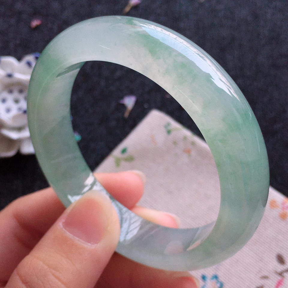 翡翠冰种晴水飘花宽边手镯（54.5mm）