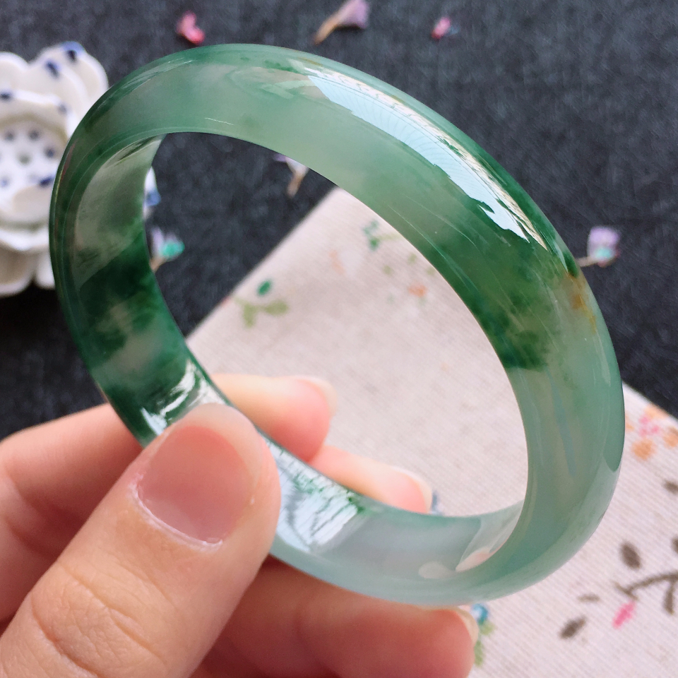翡翠糯冰种飘花宽边贵妃手镯（55.8mm）