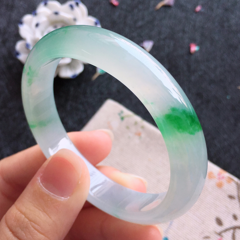 翡翠冰种飘翠宽边贵妃手镯（53.1/47.6mm）
