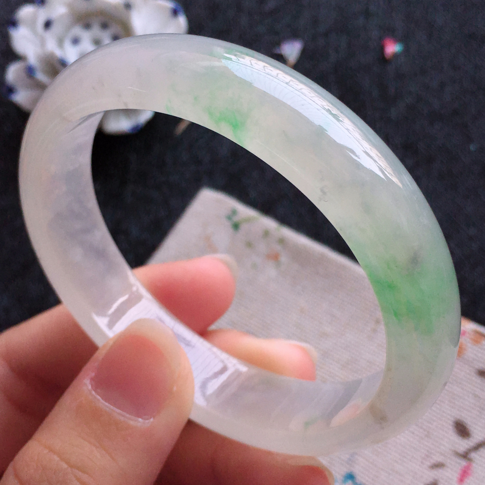 翡翠冰种飘翠宽边贵妃手镯（57.2/50.3mm）