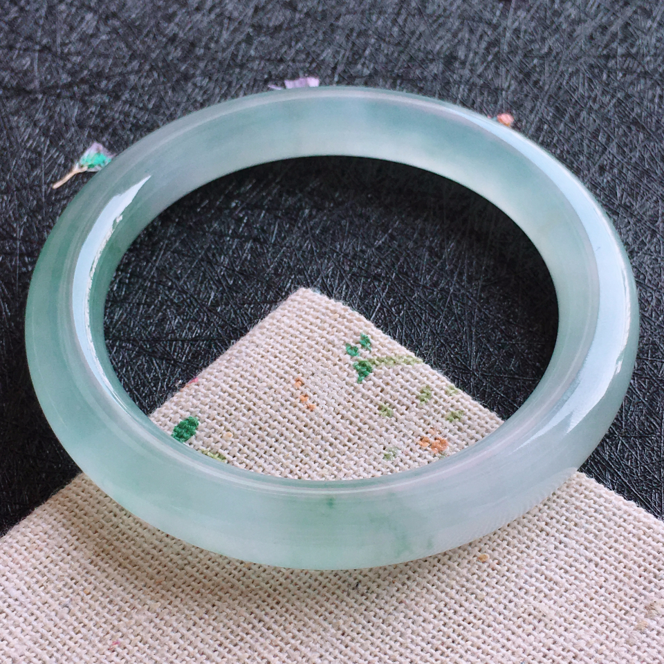 翡翠冰种飘花圆条手镯（55.1mm）