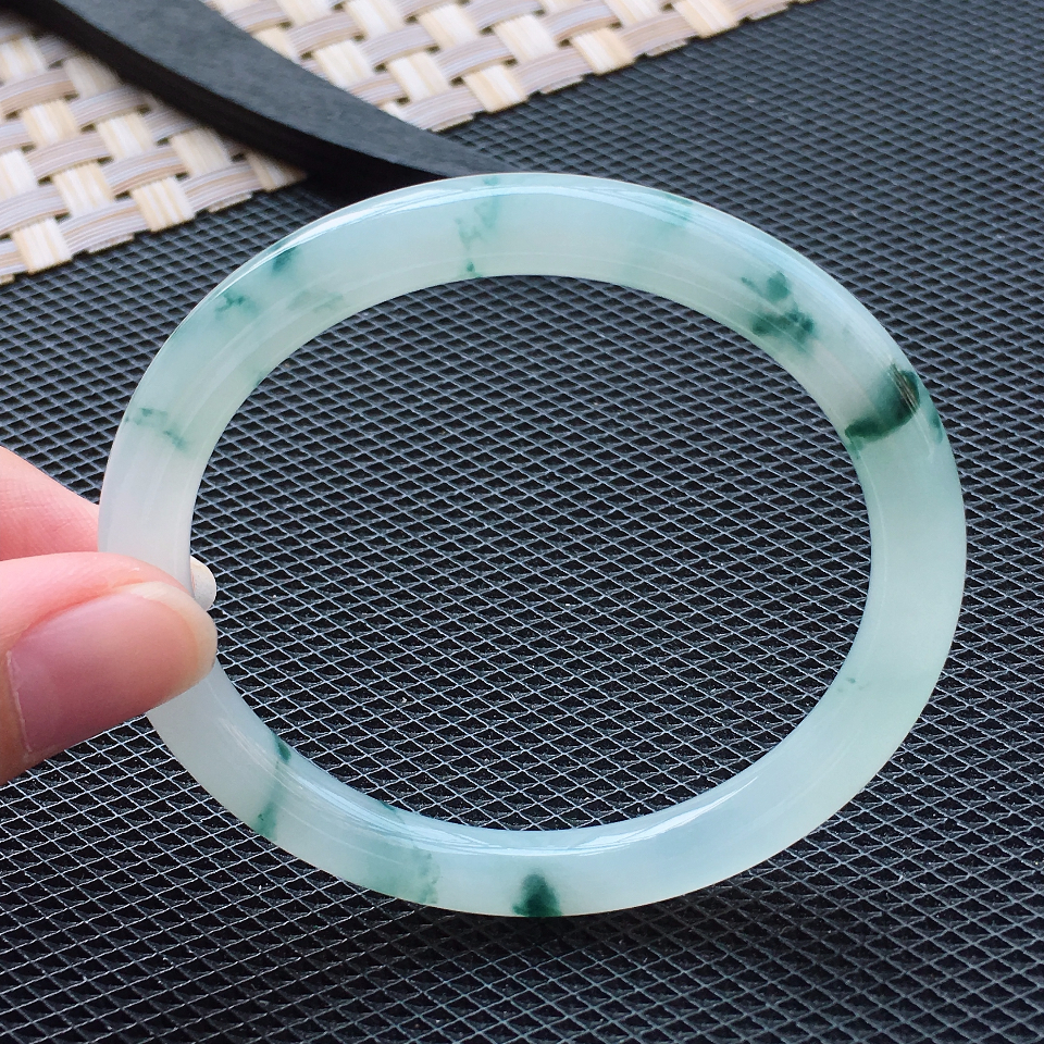 翡翠糯冰种飘花圆条手镯（52.8mm）