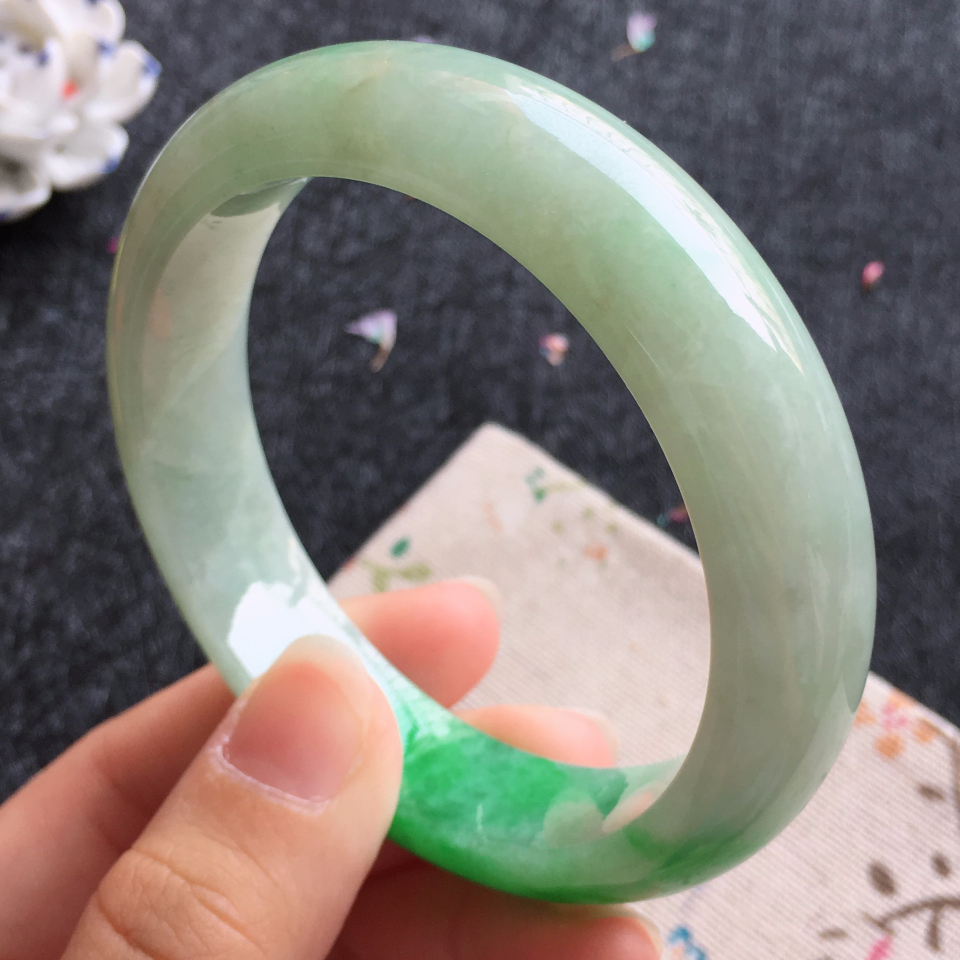 翡翠细糯种飘翠宽边手镯（58.7mm）
