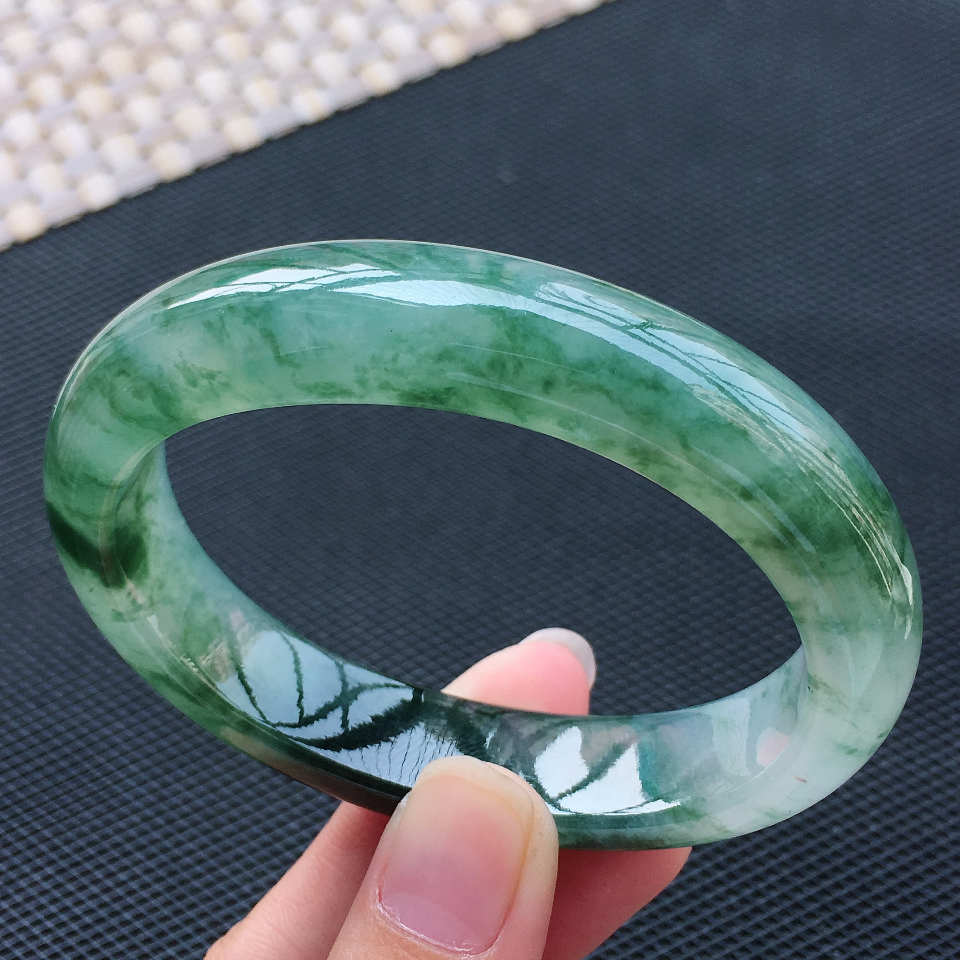 翡翠糯冰种飘花贵妃手镯（56.7/48mm）