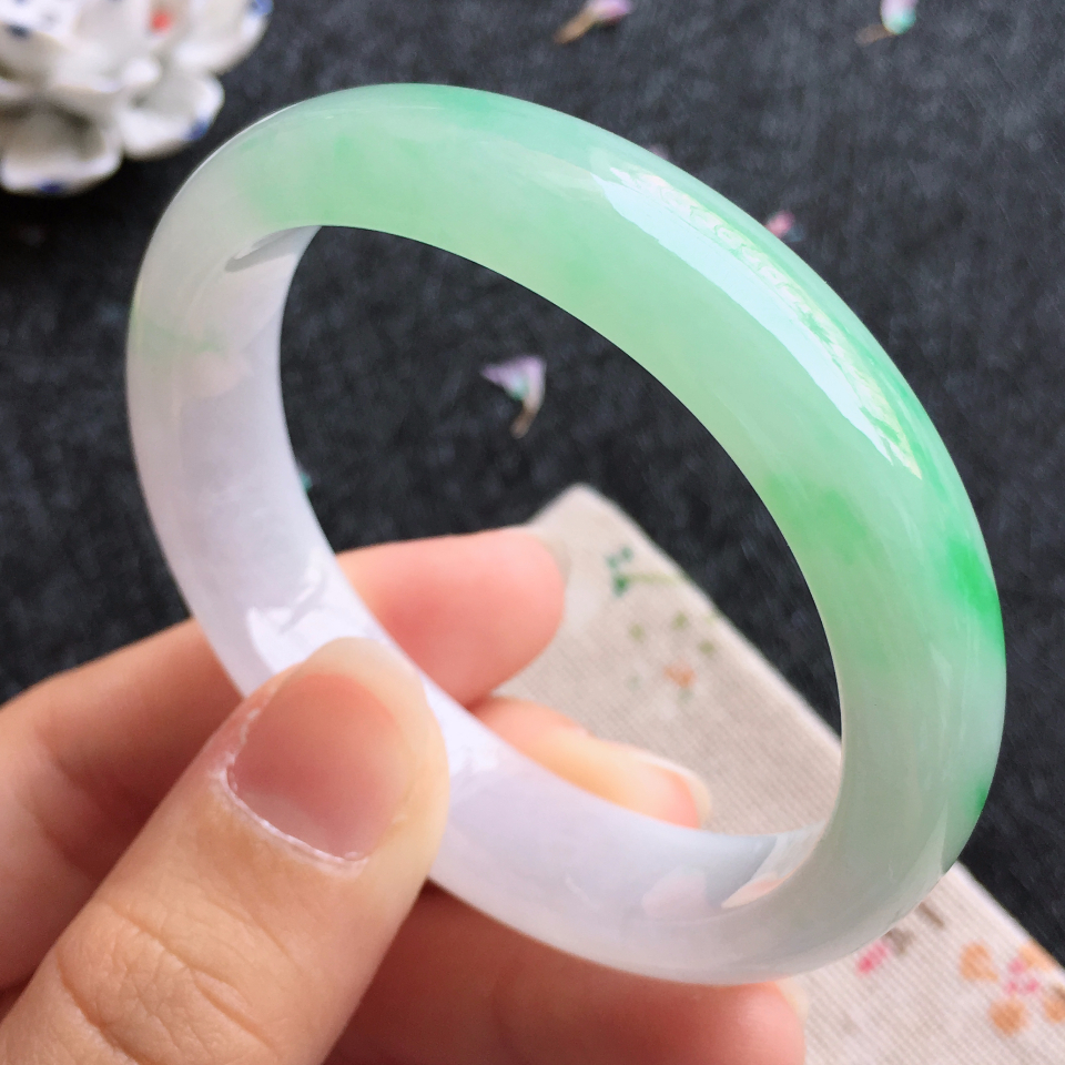 翡翠细糯种飘翠贵妃宽边手镯
