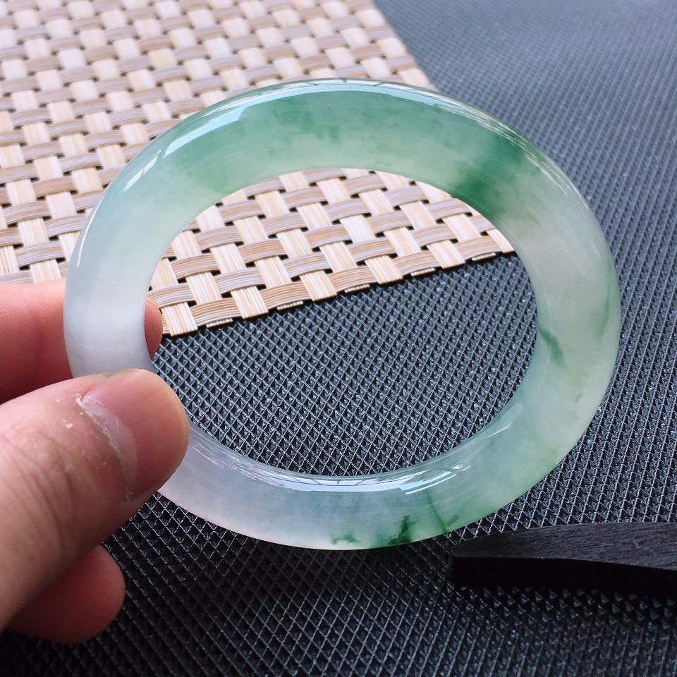 翡翠冰种飘花圆条手镯（55.2mm）