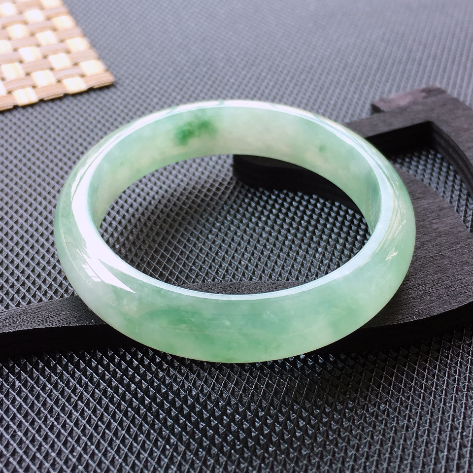 糯冰种飘花正装手镯（57mm）