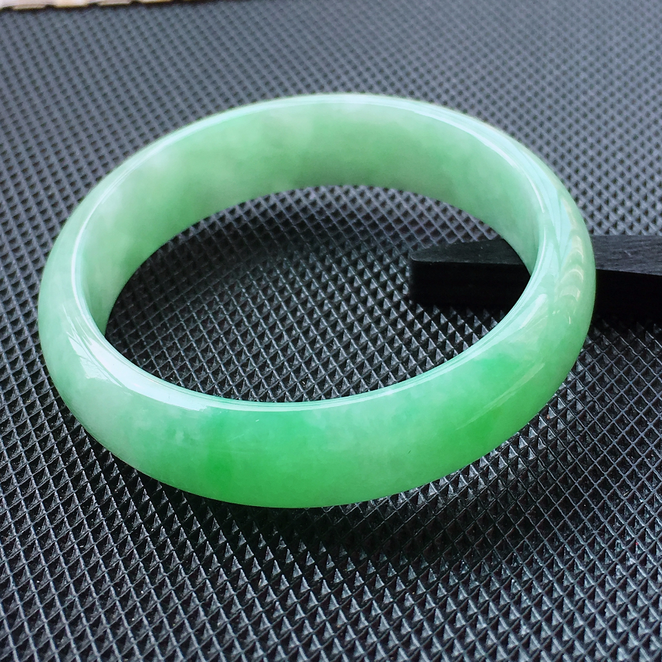 细糯种飘绿正装手镯（53.7mm）